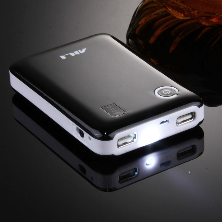 4節18650電池盒 塑料材質 帶雙USB接口輸出/散熱孔 不包含電池