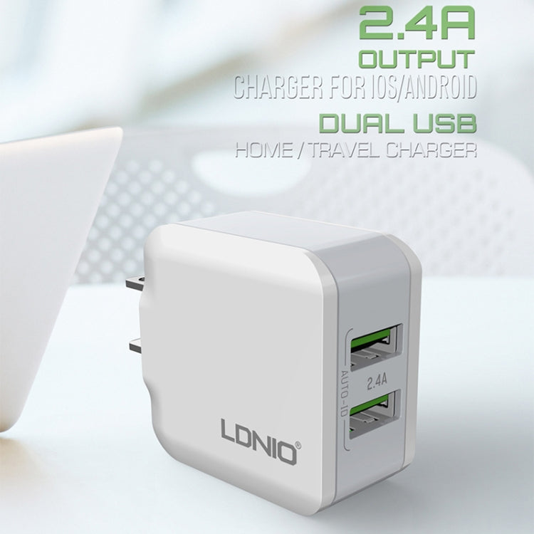 LDNIO A2201 2.4A 雙USB充電頭旅行直充 手機轉換頭充電器，帶 8 Pin 數據線